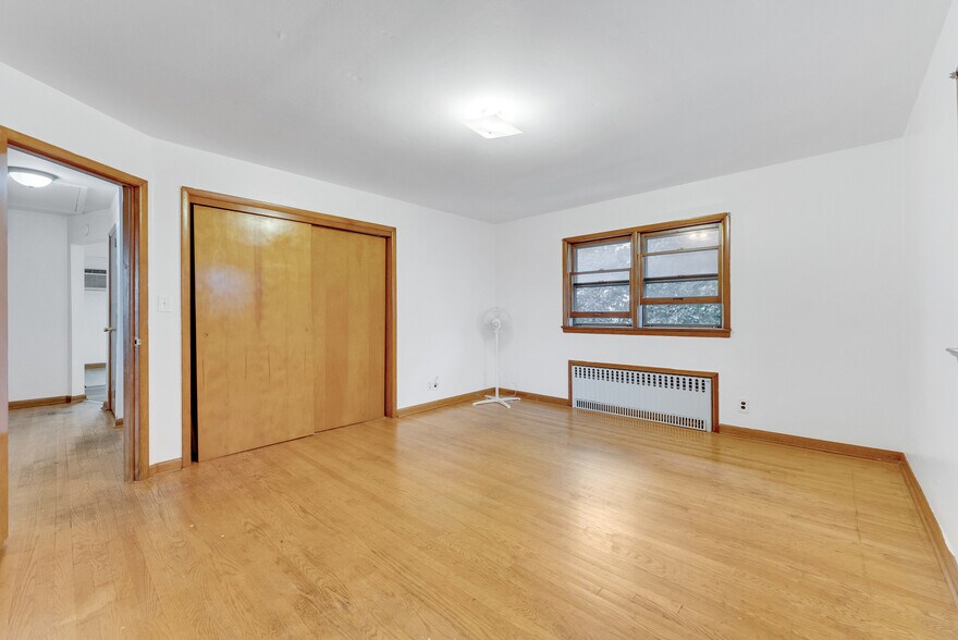 Building Photo - 480 N Midland Ave