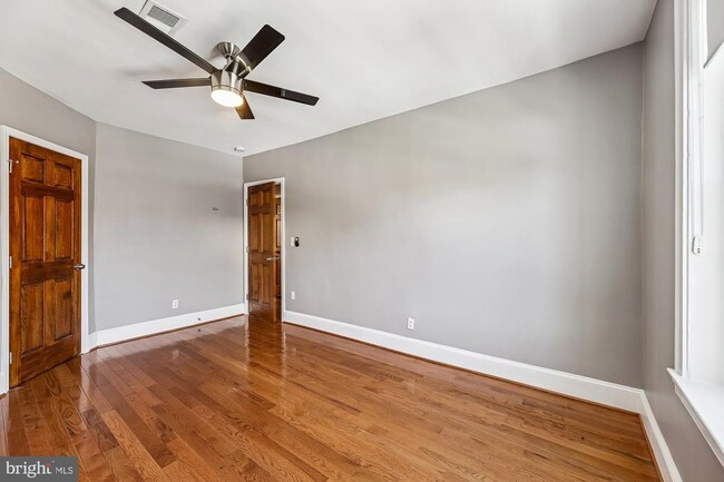 Building Photo - 1226 Carrollsburg Pl SW