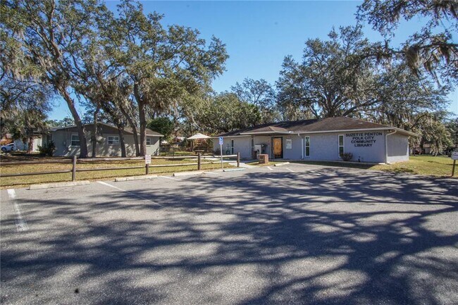 Building Photo - 213 S Bougainvillea Ave