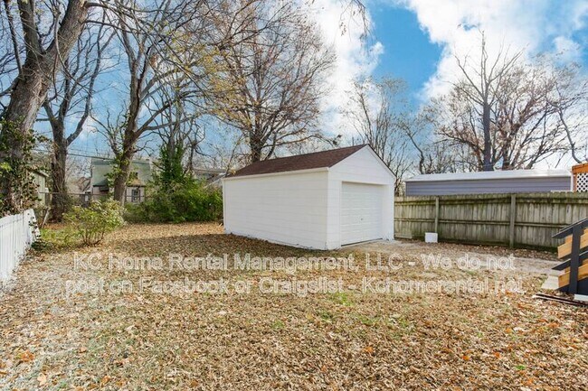 Building Photo - 7219 Chestnut Ave