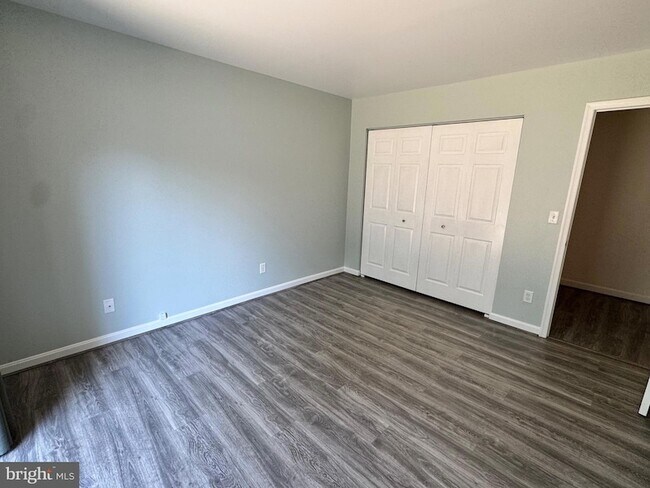 Building Photo - 8013 Bridgepointe Dr