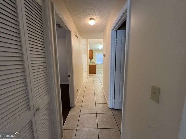 Building Photo - 155 E Lakemont Dr