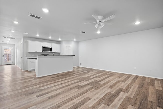 Building Photo - 5605 Jarvis St