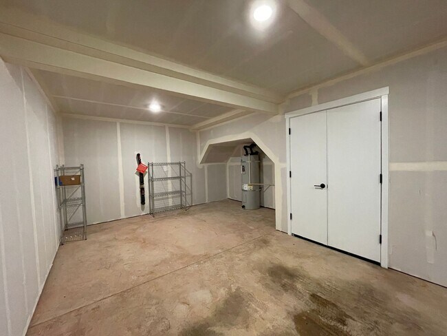 Building Photo - Beautiful, Bight & Modern 2Bd/2.5Ba Townhome in North Bethany! Two car attached garage, In unit l...