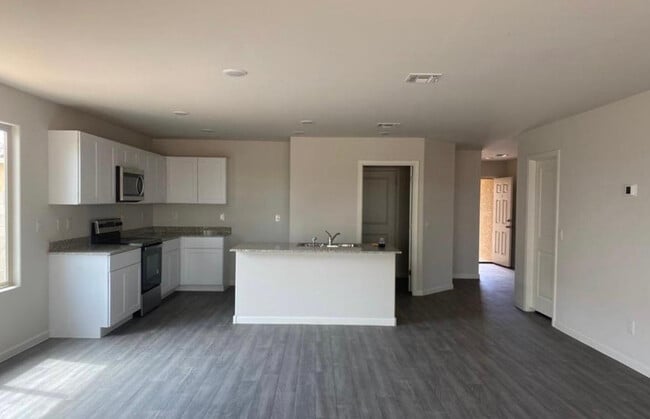 Building Photo - 816 Silvercreek Ln