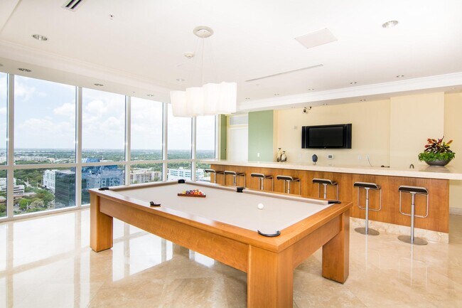 Building Photo - 511 SE 5 Ave