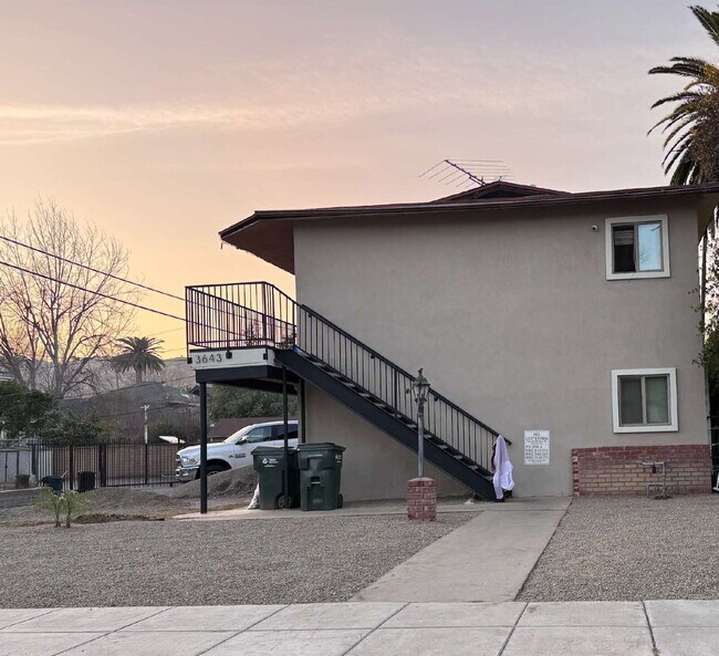 Building Photo - Bahama Palms, recientemente renovado: $1,850, 650 pies cuadrados — ¡Encantador refugio de 1 dormi...