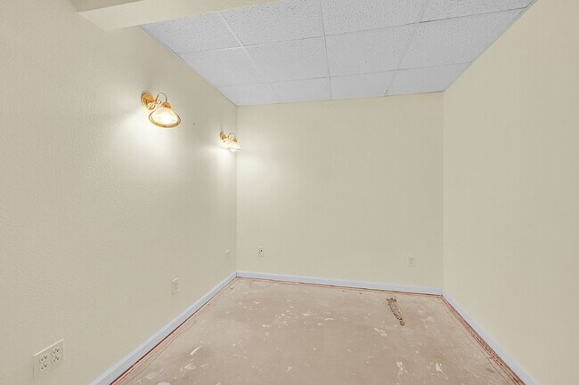Building Photo - $3,095.00, 3-bed, 3.5-bath with bonus room...