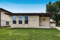 Building Photo - 16460 Roy St