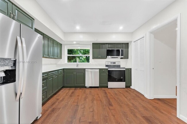 Building Photo - 550 SW 38th Terrace