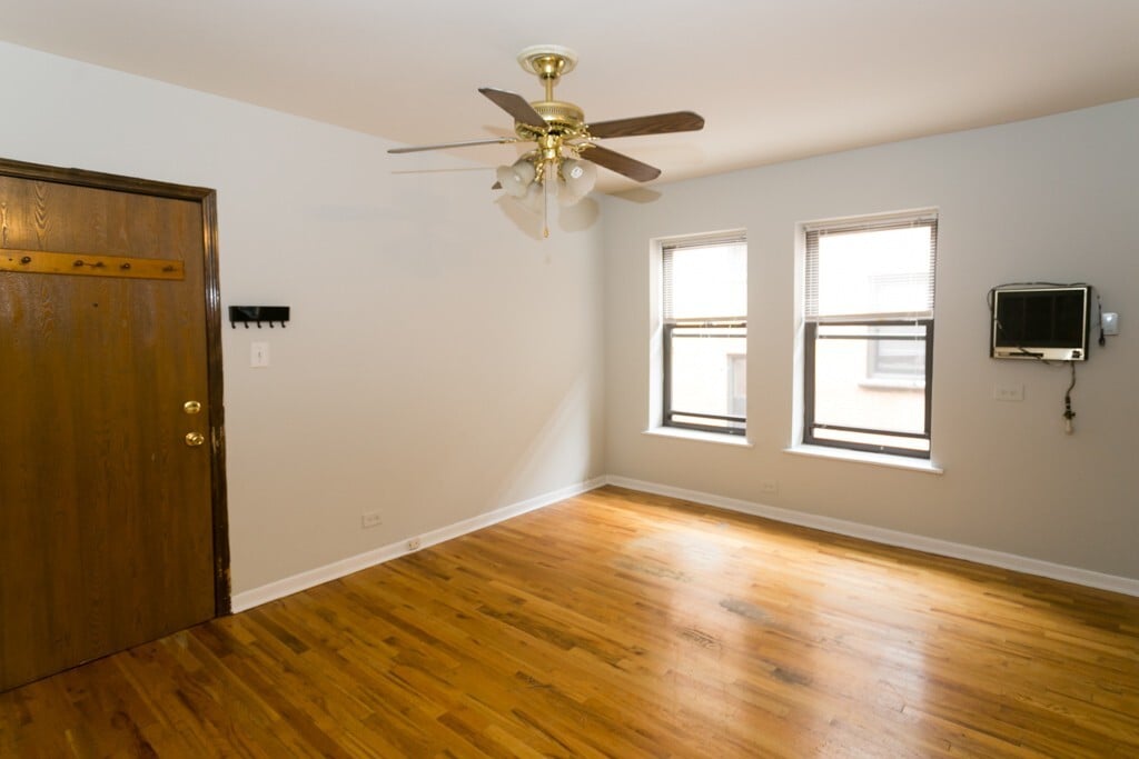 Building Photo - 826 W Cornelia Ave