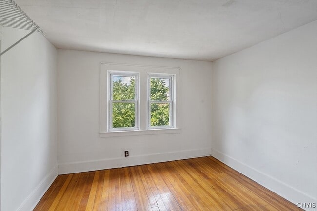 Building Photo - 518 E Brighton Ave