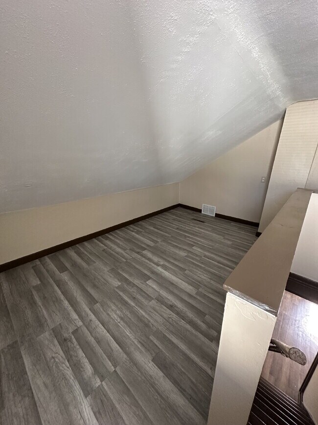 Building Photo - 121 Hackett St