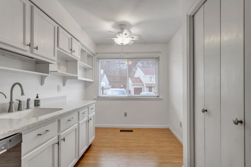 Building Photo - 23 Deer Run