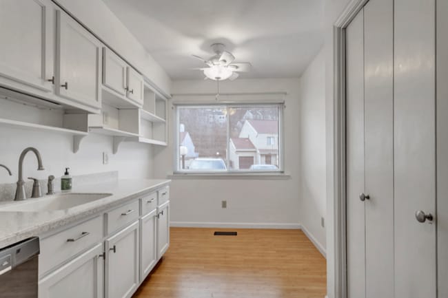 Building Photo - 23 Deer Run