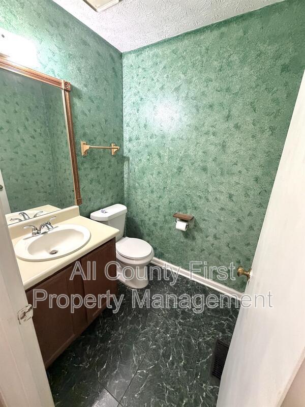 Building Photo - 1183 Red Oak Cove