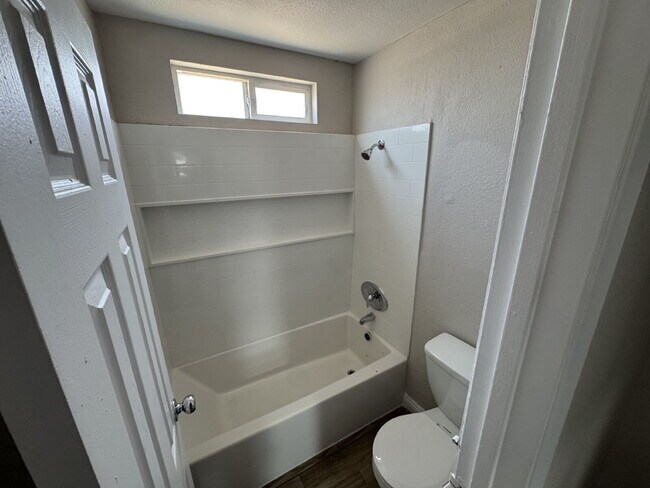 Building Photo - Affordable 2 Bed | 1 Bath Multi-Family Unit – Las Vegas