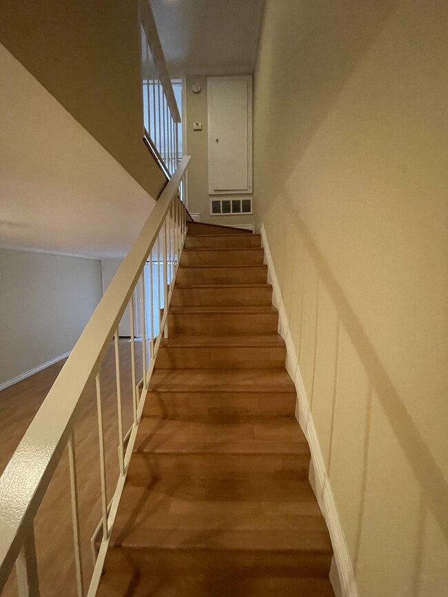 Stair - 11652 Chenault St