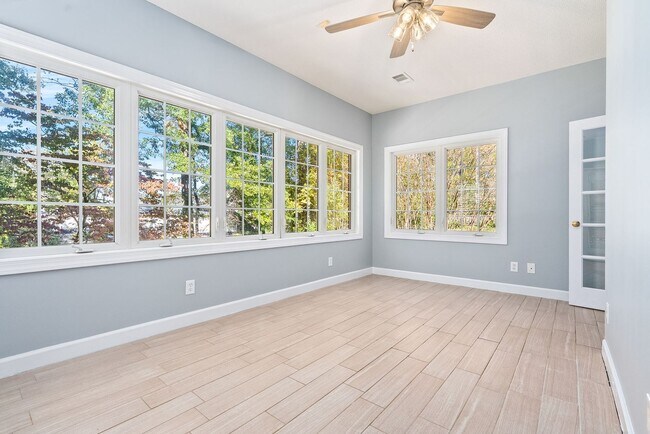 Building Photo - 1902 Hillbrook Cir