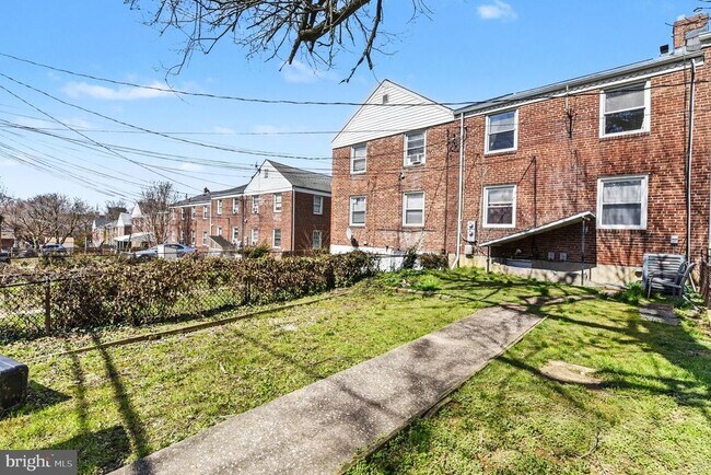 Building Photo - 1329 Taylor Ave