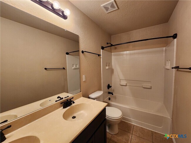 Building Photo - 303 Rosalie Dr