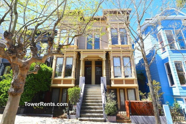 Building Photo - 208-210 Fair Oaks St