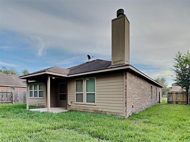 Building Photo - 18935 Deer Trace Dr