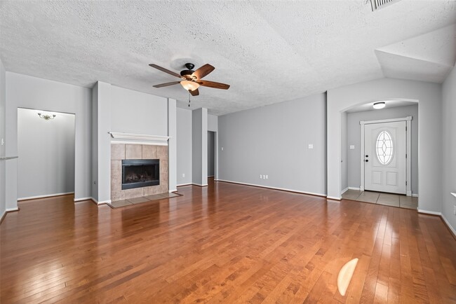 Building Photo - 3218 Spring Flower Ln