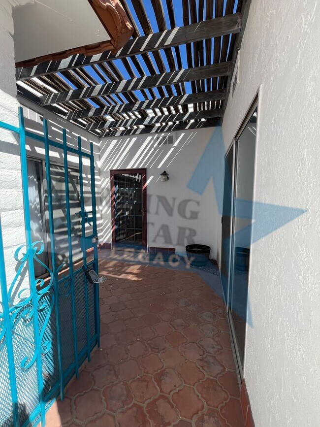 Building Photo - Charming 3 bedroom move-in ready