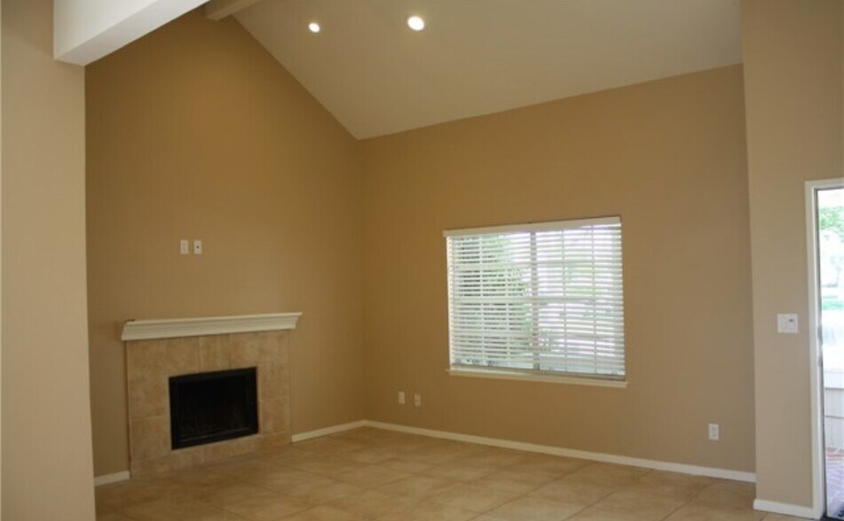 Building Photo - 23418 Pomita Pl