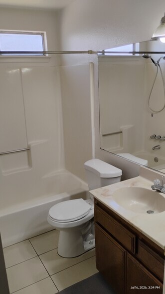 Middle bath - 7619 Pismo Ave