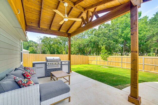 Building Photo - 1759 Round House Ln