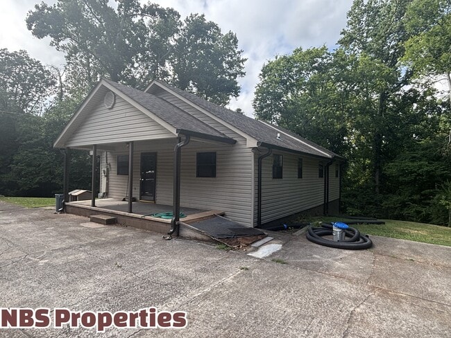 Building Photo - 809 Lester Rd