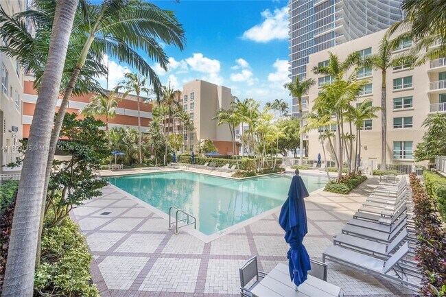 Building Photo - 2000 N Bayshore Dr