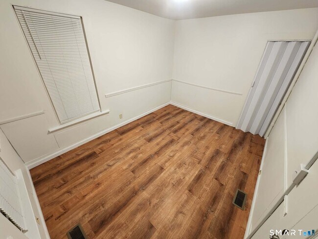 Building Photo - 143 Curtis St