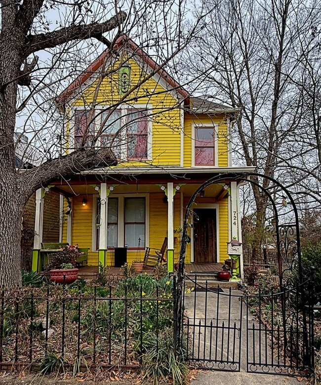 Primary Photo - Short term fully furnished rental in Knoxv...