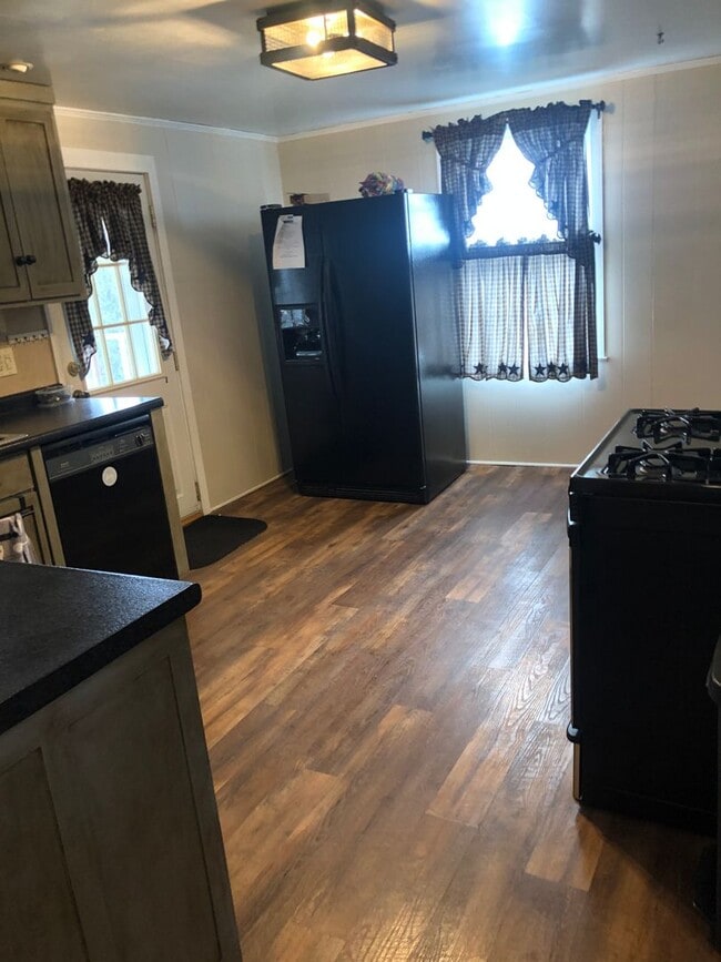 Building Photo - 3-Bedroom House Located in Northeastern School District