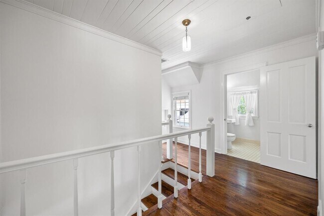 Building Photo - 610 Rathervue Pl