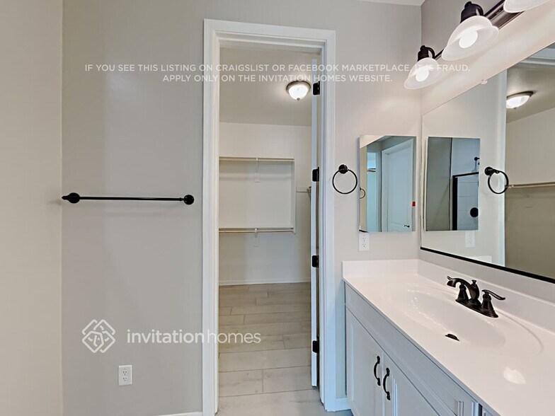 Building Photo - 19615 W Montecito Ave