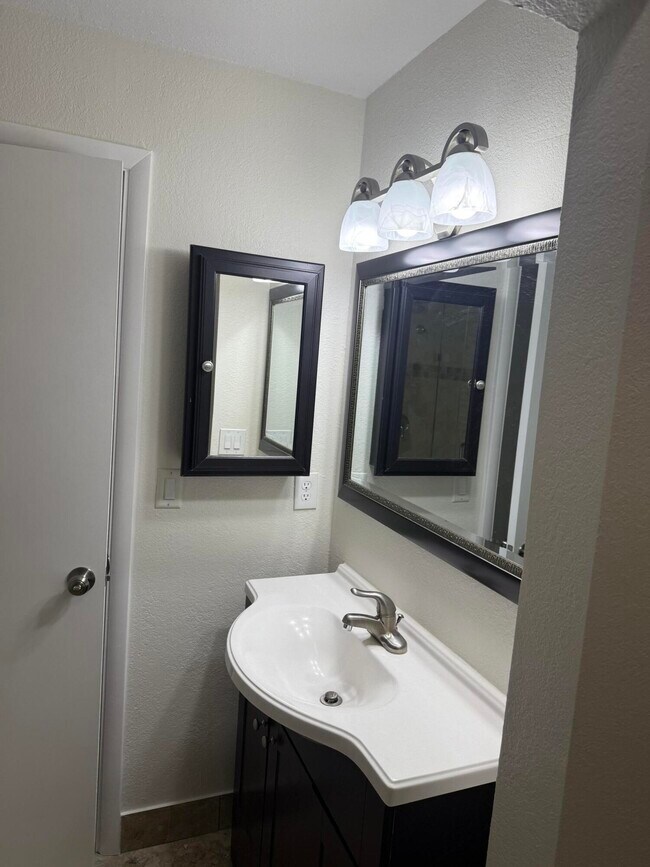 Building Photo - 11834 Greenbriar Cir
