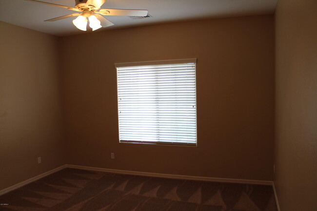 Building Photo - 9059 W Red Fox Rd