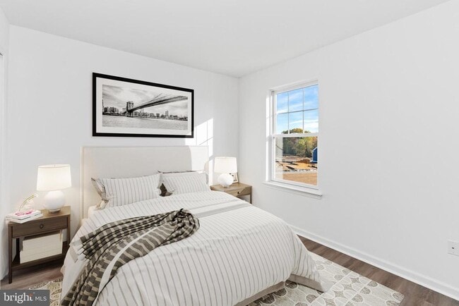 Building Photo - 985 Lorewood Grove Rd