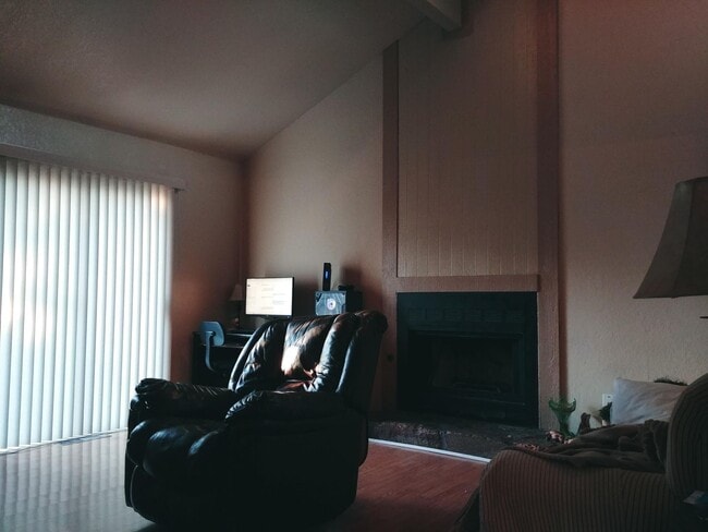 Building Photo - Perfect Townhouse available for rent!