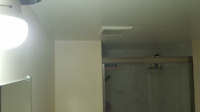 Building Photo - 16491 Blatt Blvd