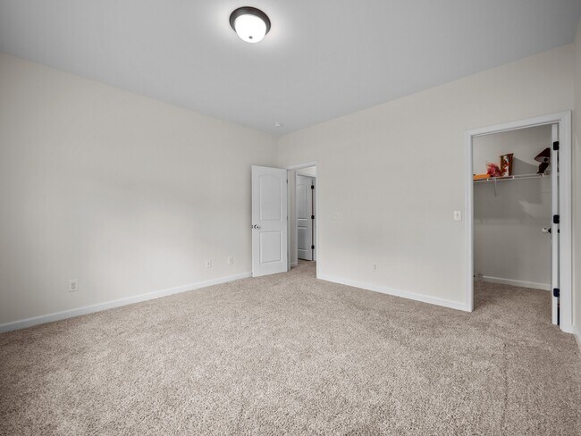 Building Photo - 251 Breakwater Dr