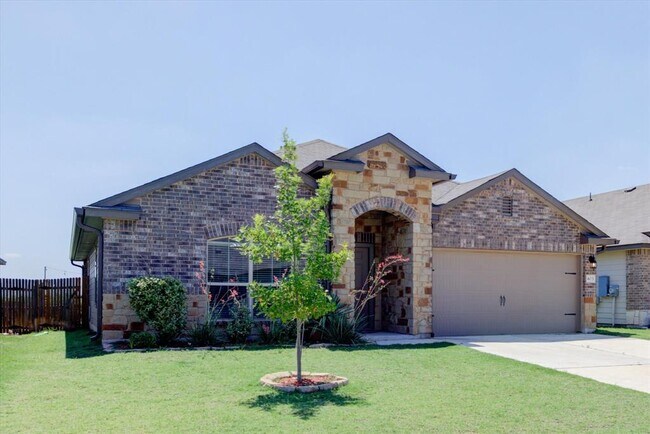 Primary Photo - 403 Kyra Ln