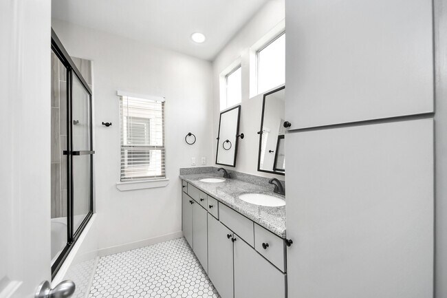 Building Photo - 5319 Avenue J
