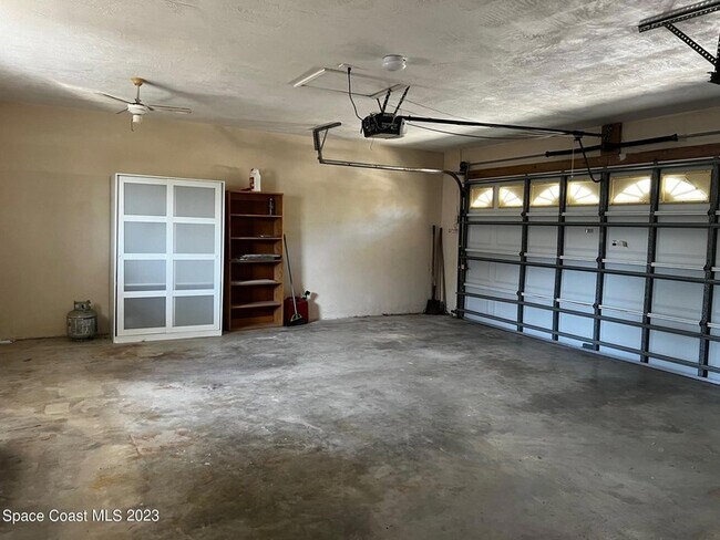 Building Photo - 205 Melbourne Ave