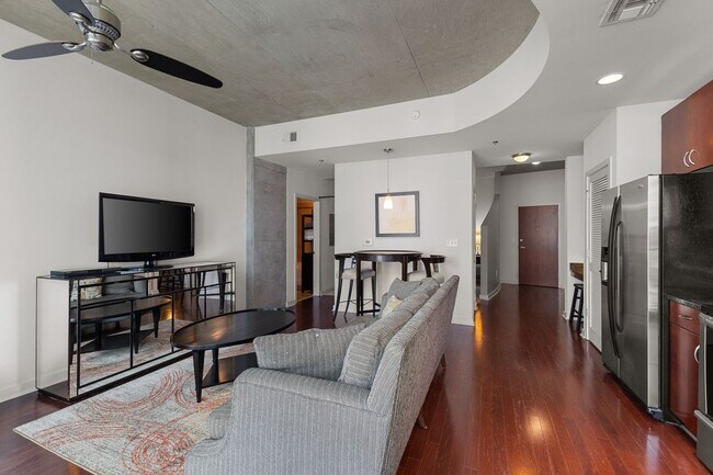 Building Photo - Fully Furnished SoBro Condo At Encore