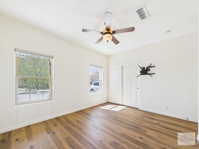 Building Photo - Freshly Upgraded Single Family Home Available Now!